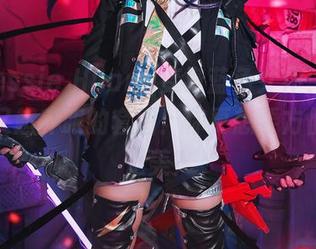 当Messie Huang变身蓝色女仆，居家实用又超养眼的套图！你更想要方便，还是美？